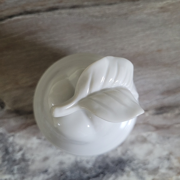 Ceramic Pear Lidded Container White Kitchenware Fruit Collectible Cottagecore - Picture 4 of 7